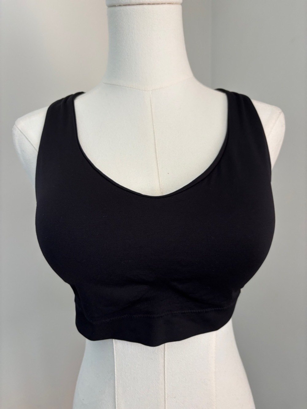 Seamless Scoop Neck Bralette - Black